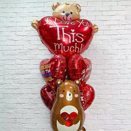 Большой красный фонтан с мишками