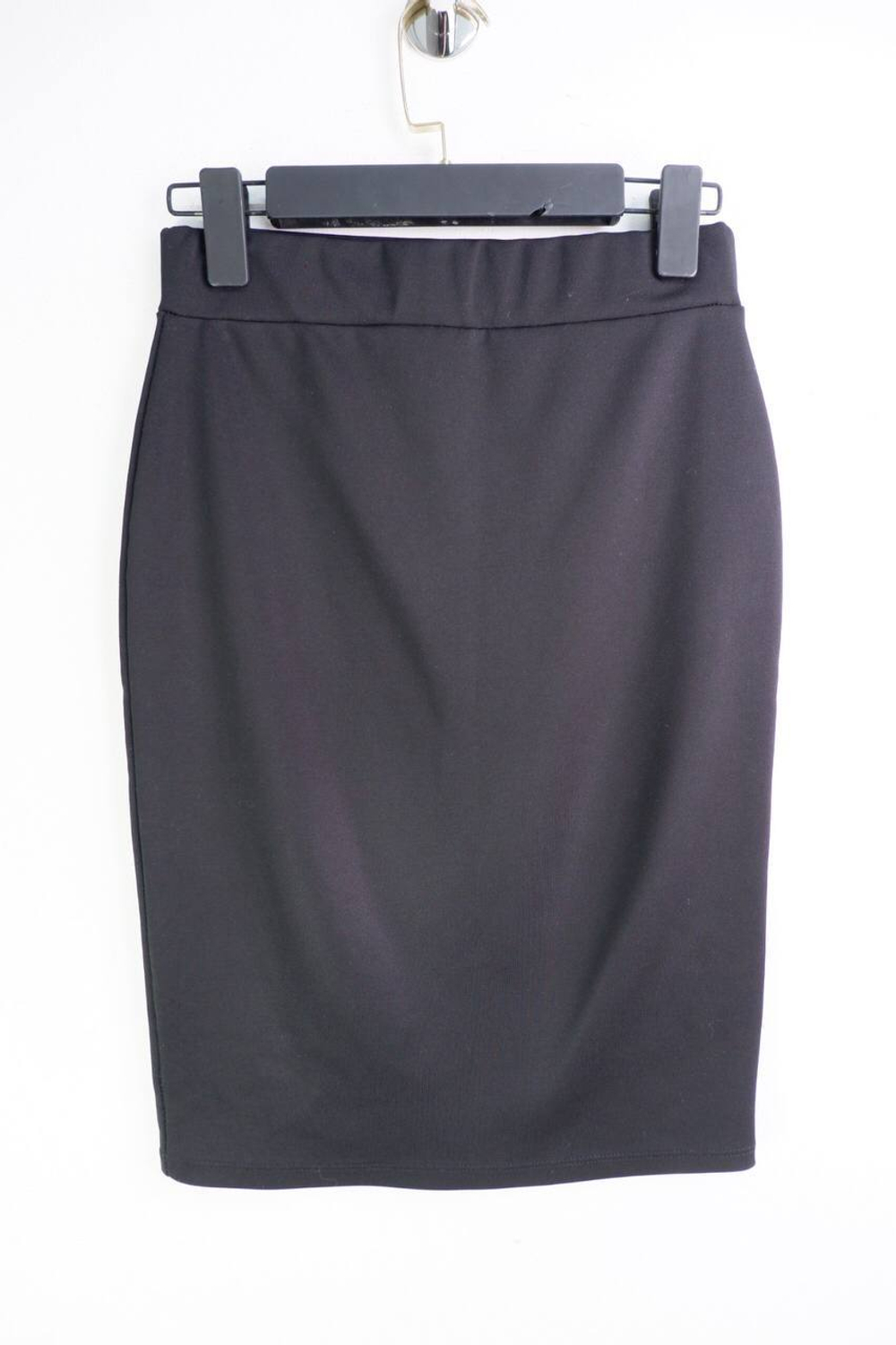 Юбка для лаконичного офисного стиля, визуально 42 размер