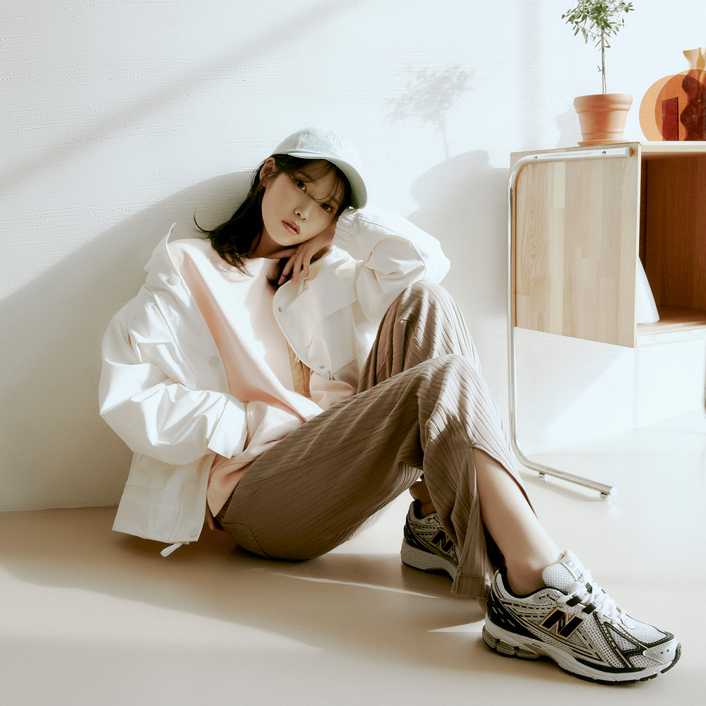 New Balance NB 1906R Trendy Retro Versatile Mesh Textile Synthetic Leather Low-Top Running Shoes Unisex White Silver