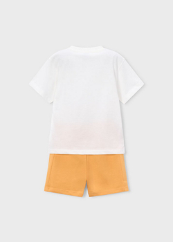 футболка с шортами