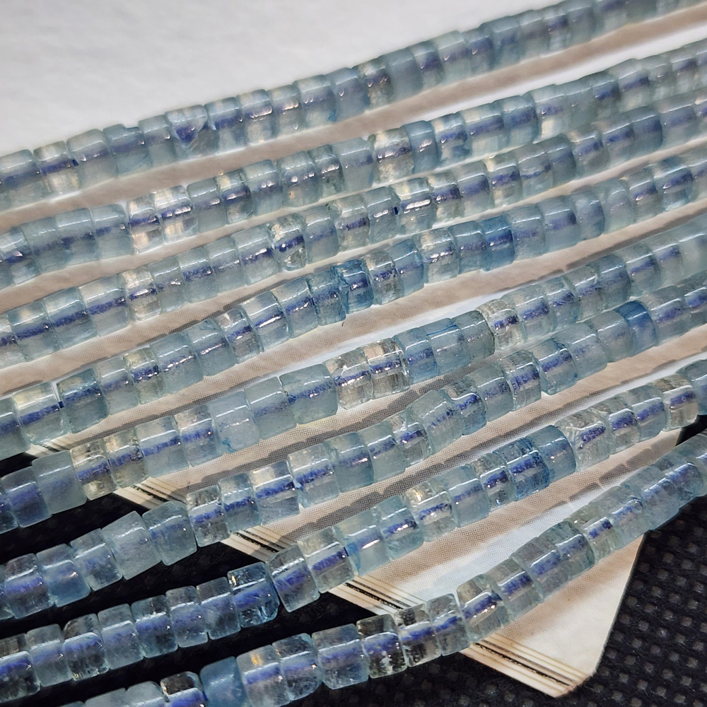 Аквамарин природный, шайба, трубочка, размер 4мм, нить 9.5см (1/4)