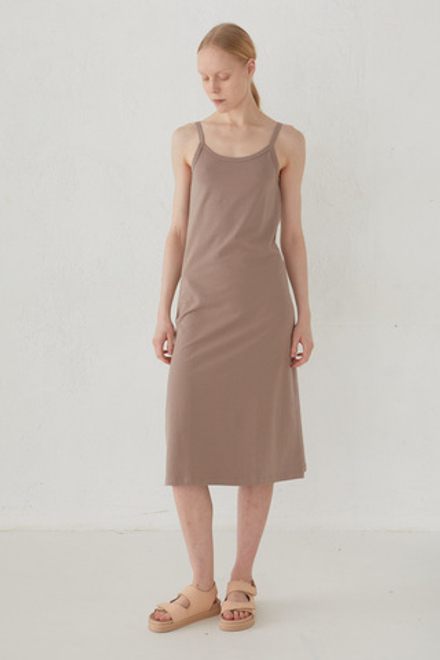 Длинное нижнее платье-сорочка цвета какао