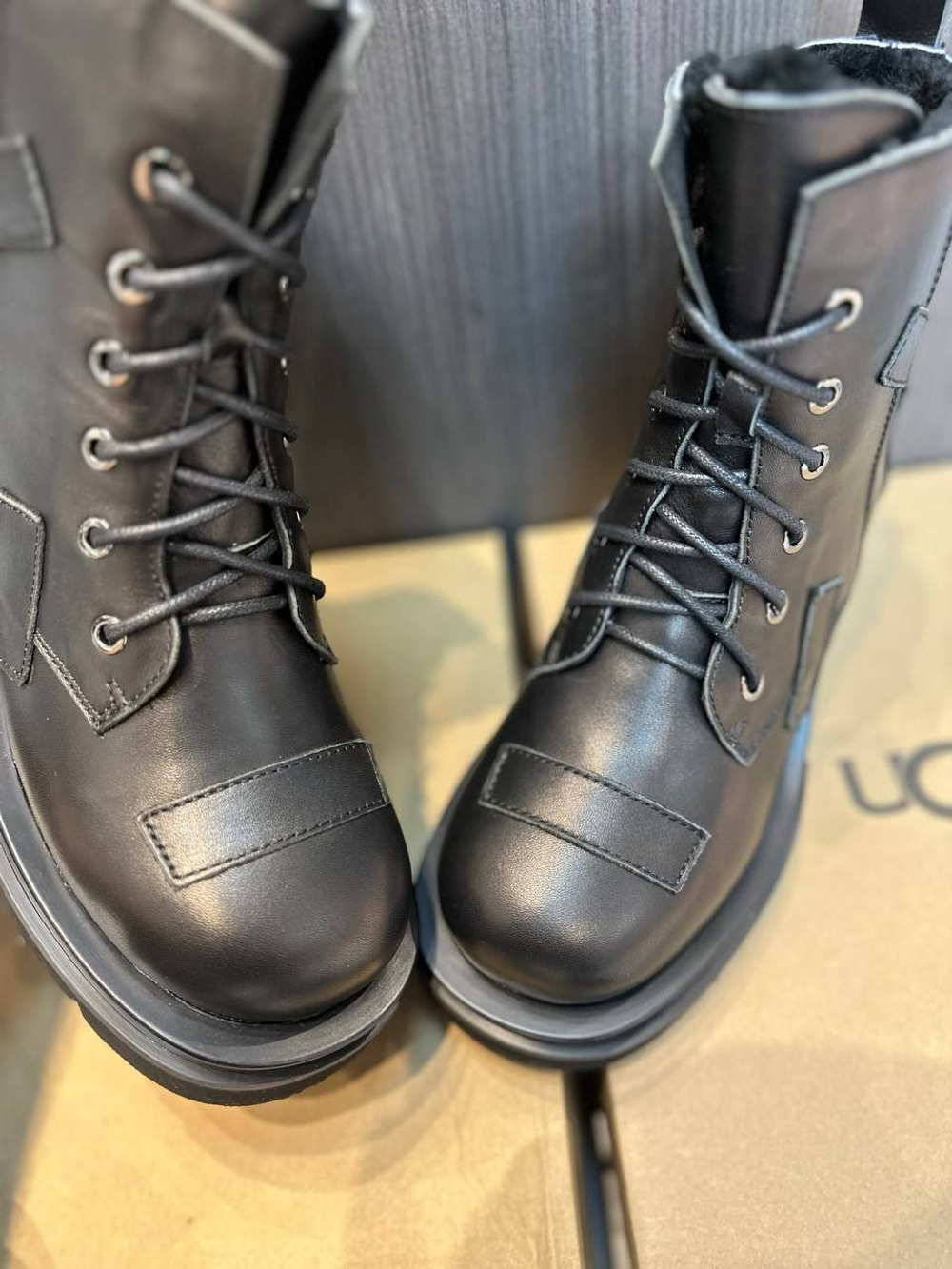 UGG