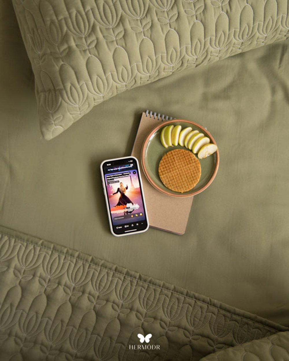 Комплект стеганного покрывала и 2 наволочек Lalehzar Green Hermodr 130220297 Иран