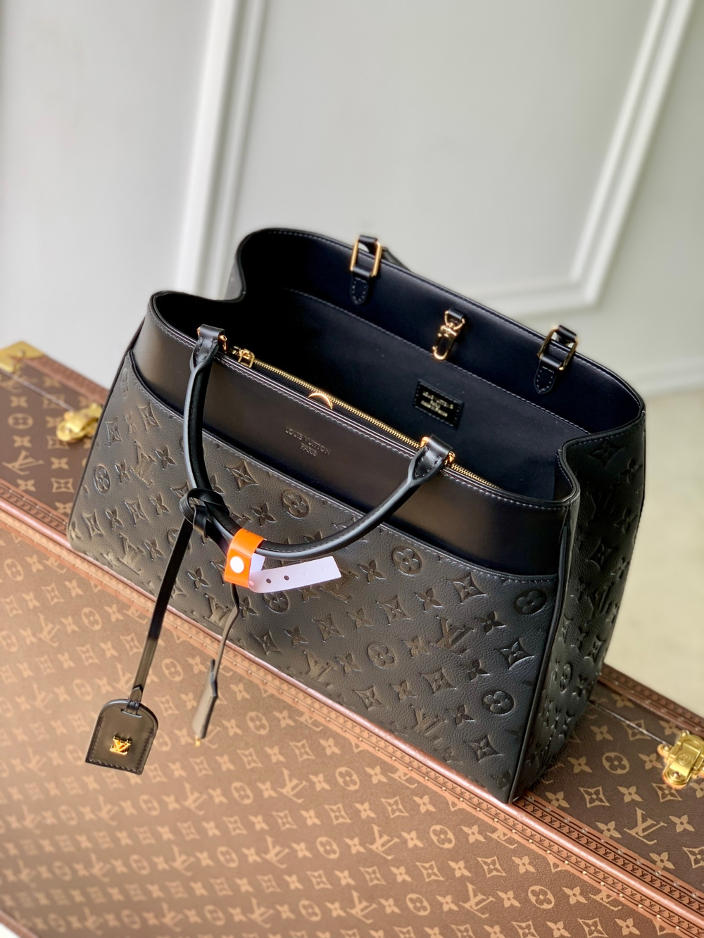 Louis Vuitton Avenue MM