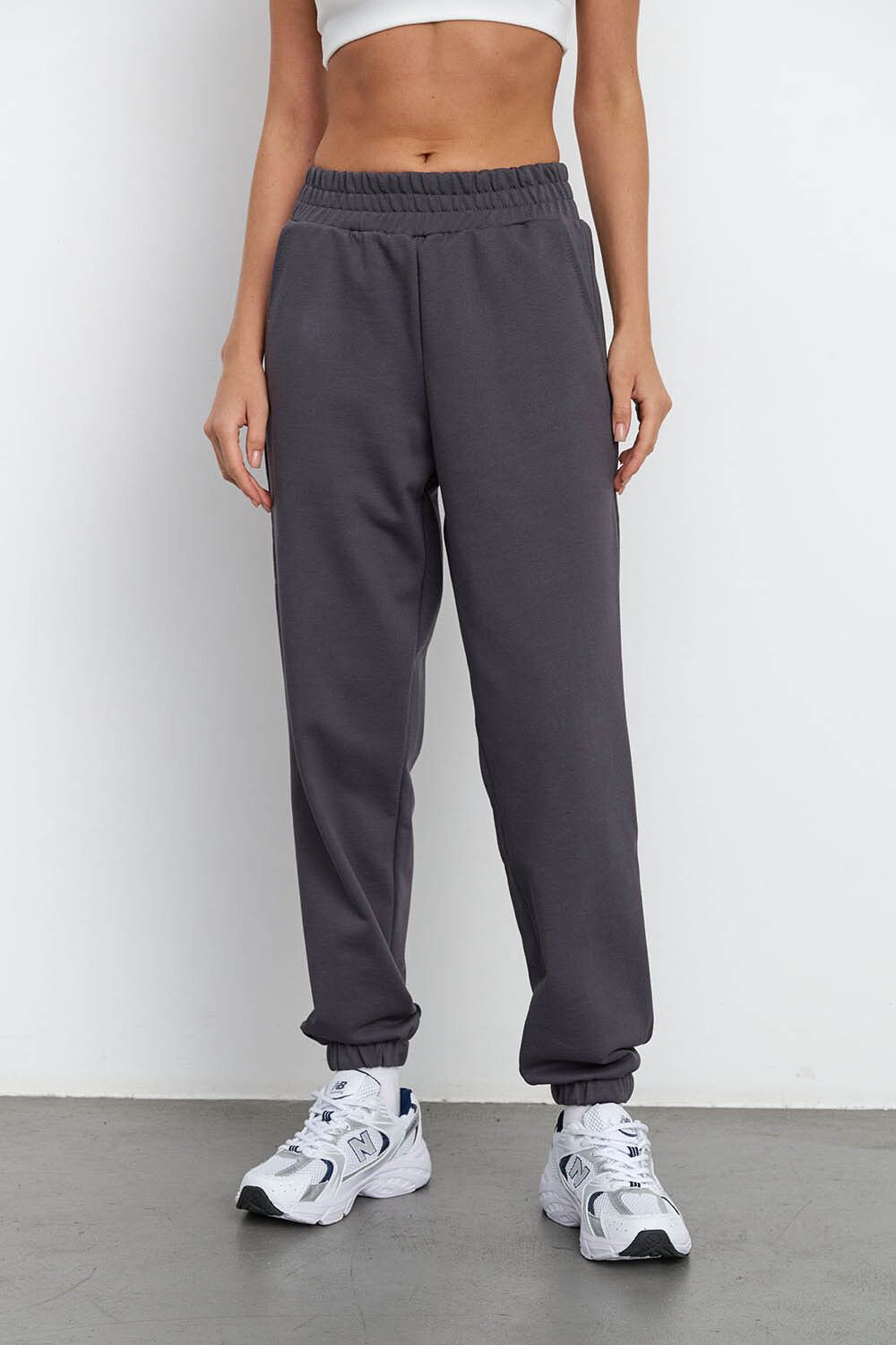 Свободные джоггеры без начеса из премиум футера цвета антрацит