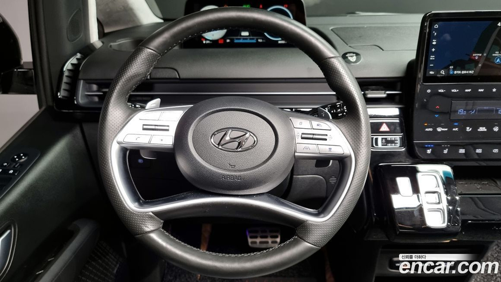 Hyundai Staria 4WD Lounge 9-и местный (11.2021)