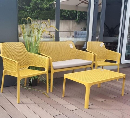 Комплект пластиковой мебели Net Горчичный. Диван, 2 кресла, столик.