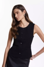 Приталенный жилет черный