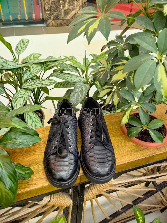 Женские кроссовки из кожи питона SH-190