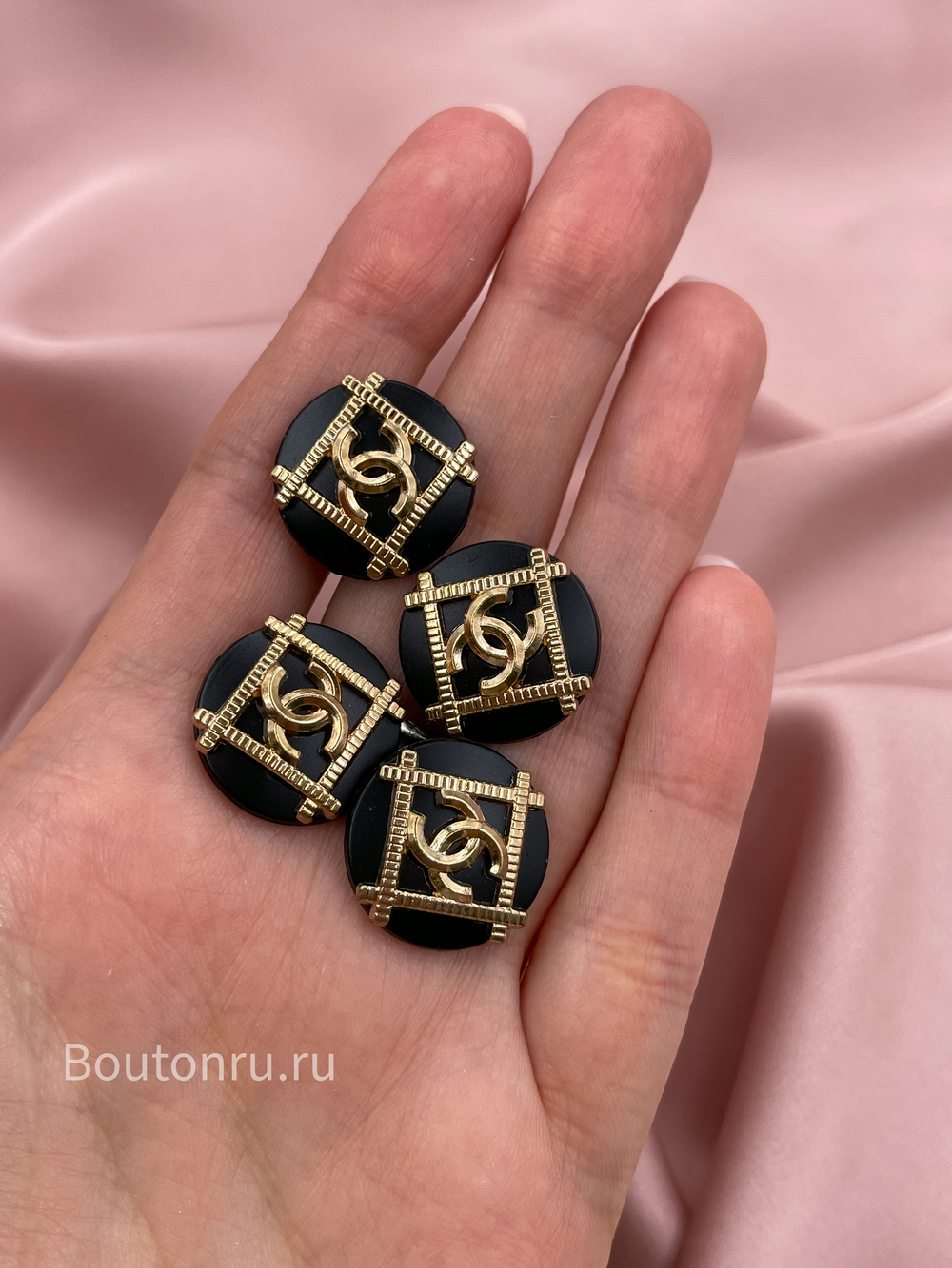 Пуговицы Шан. черные с золотым лого