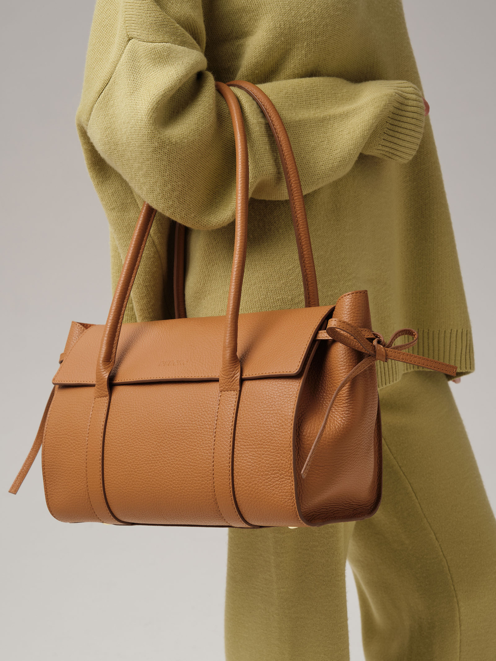 Сумка багет Deboro 31187 оранжевый миндаль