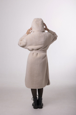 Пальто с капюшоном утепленное