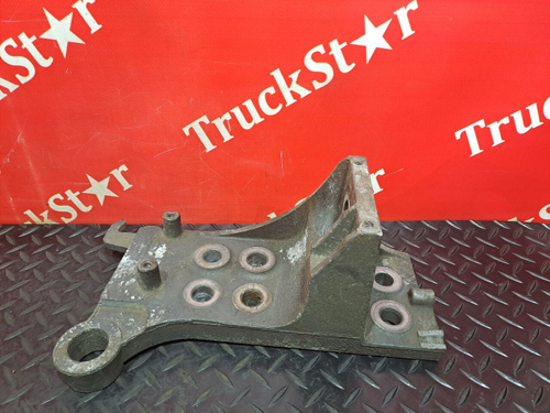 Кронштейн бампера левый