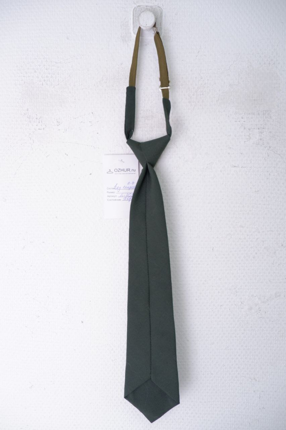 Галстук темно-зеленый красивый
