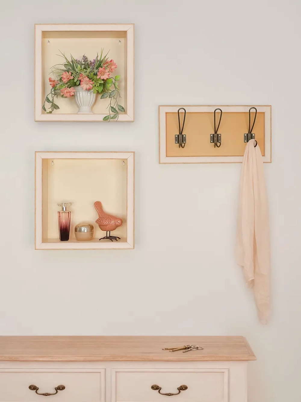 Декоративная полка-ящик в багетной раме