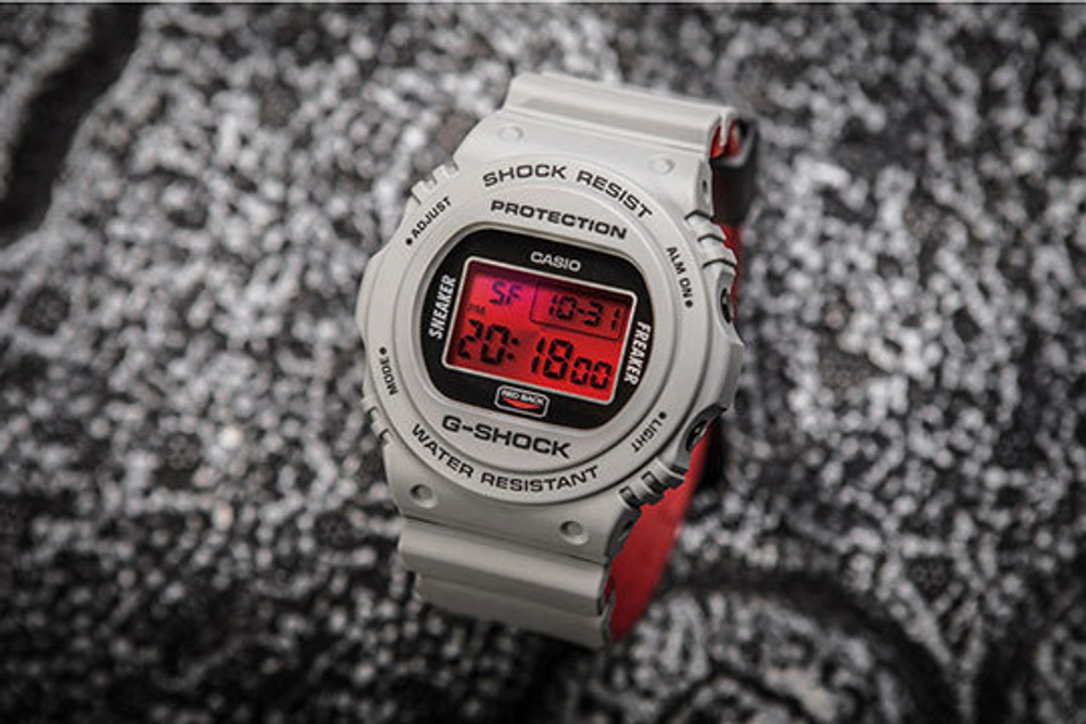 Японские наручные часы Casio G-SHOCK DW-5700SF-1E