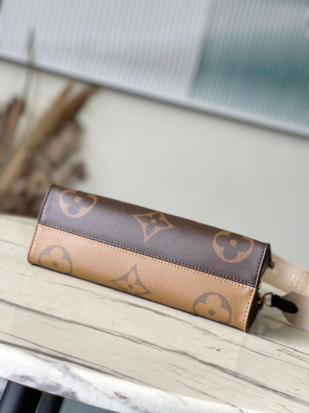 Louis Vuitton Onthego East West