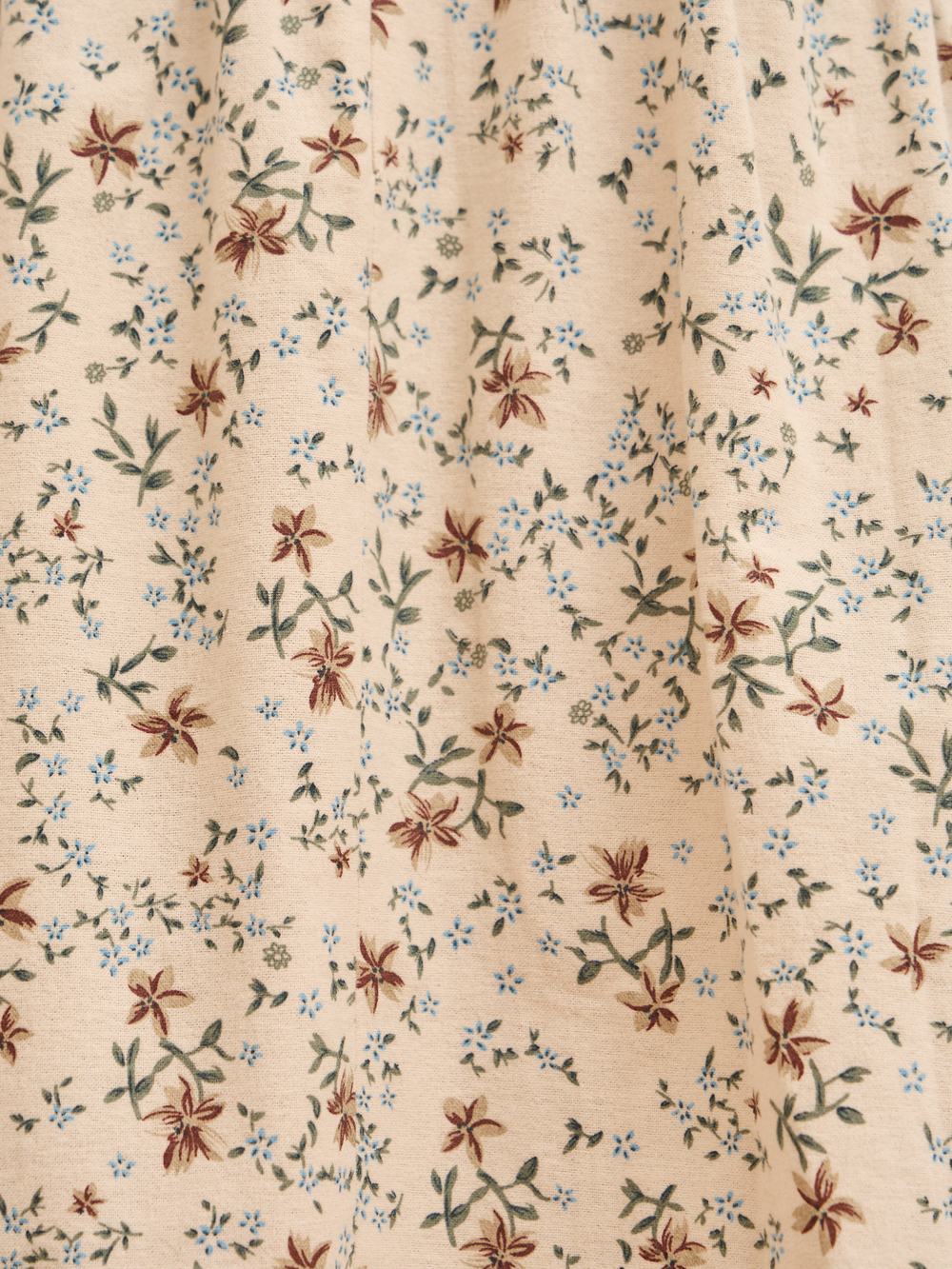 Платье с кружевными вставками