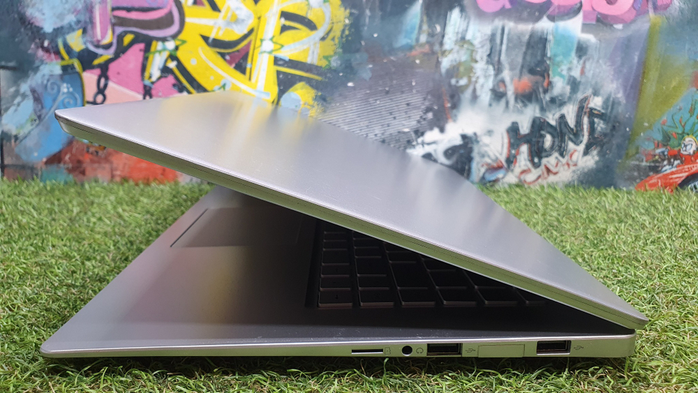 Ноутбук HAIER Celeron/4Gb/FHD