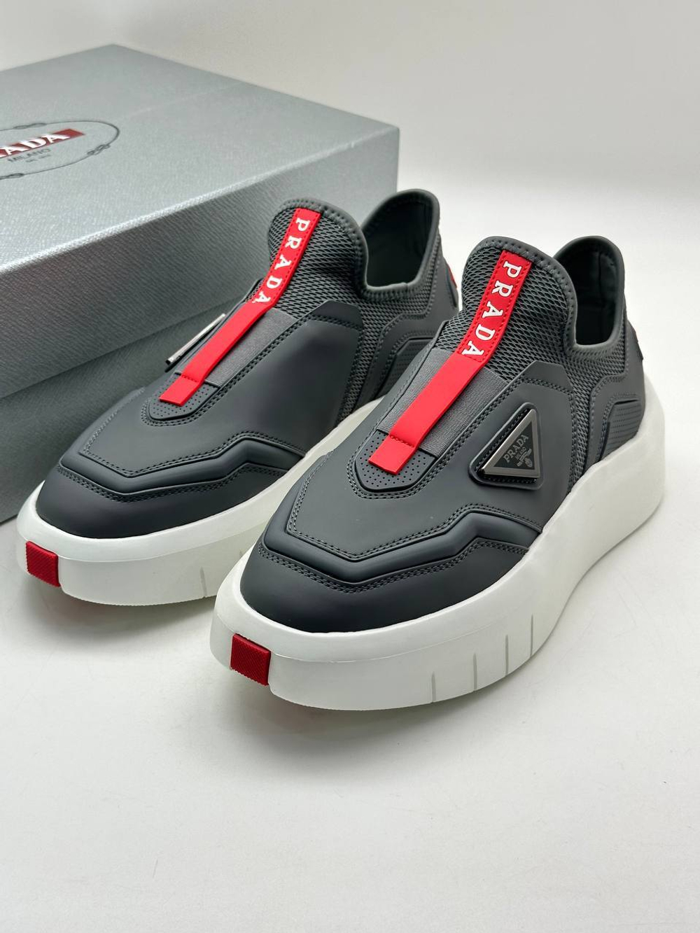 Кроссовки Prada