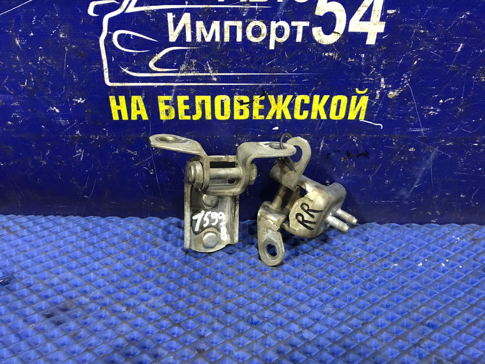 Петля двери задней правой TOYOTA RAV4 2000-2005