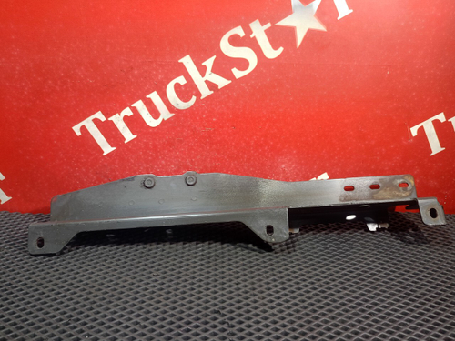 Кронштейн переднего бампера левый