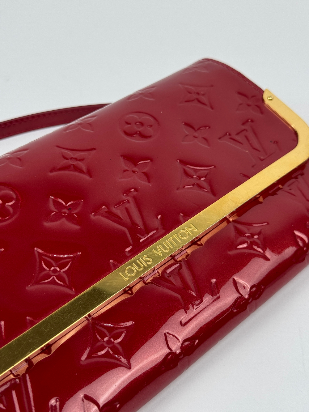 Сумка Louis Vuitton Rossmore Pomme D’Amour Monogram Vernis