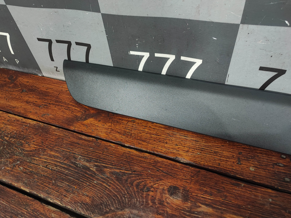 Накладка крышки багажника Toyota RAV4 V (XA50) 18-нв Б/У Оригинал 768020R070