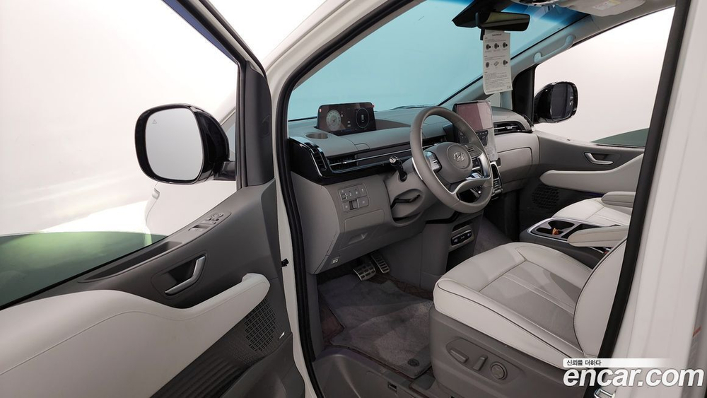 Hyundai Staria 4WD 라운지 9-и местный (11.2023)