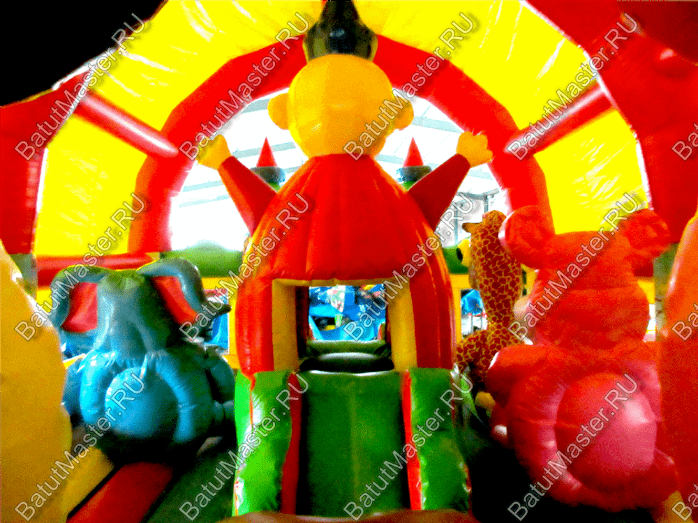 Коммерческий надувной батут "Зверята с крышей" 10*6*6 м