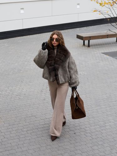 Укороченный шерстяной пуховик с мехом лисы