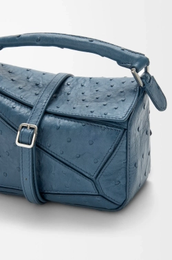 Loewe Сумка-мини Puzzle Featherlight из страусиной кожи, синий