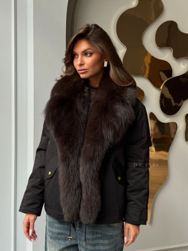 Черная пуховая парка с мехом лисы