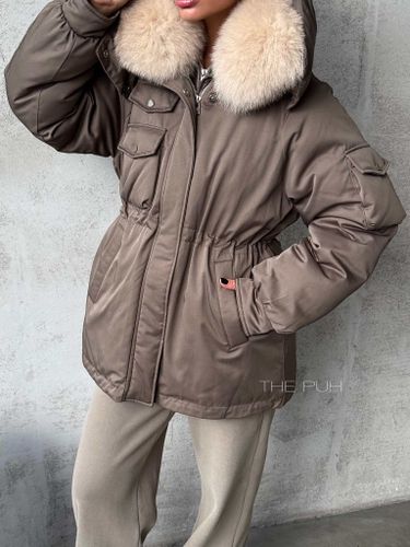 Парка на пуху с меховым воротником и капюшоном