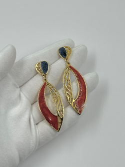 Серьги с подвесками с коричневой и серой эмалью