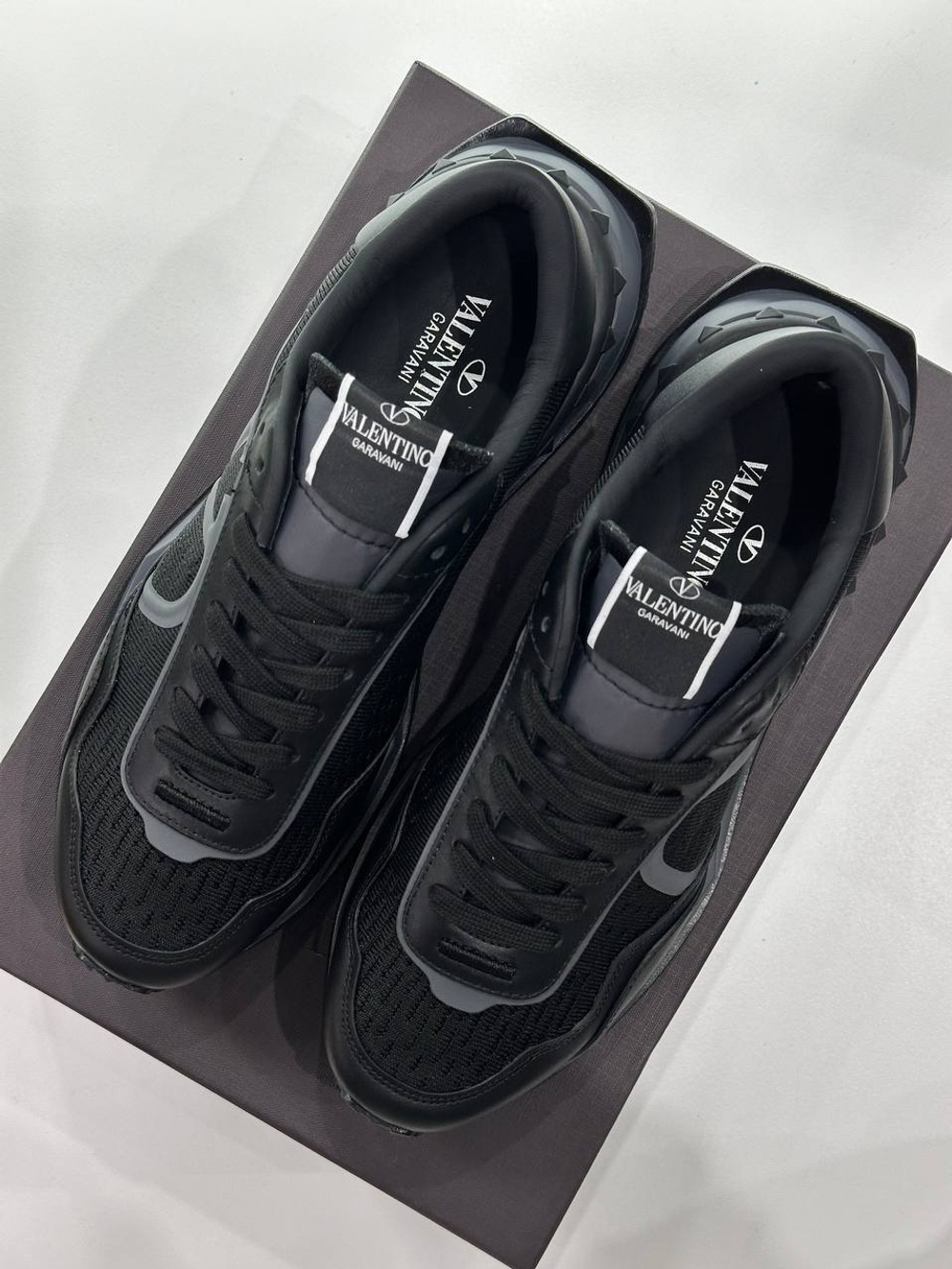 Кроссовки Valentino