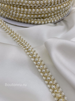 Тесьма белая с жемчугом и золотой нитью люрекс 10 мм