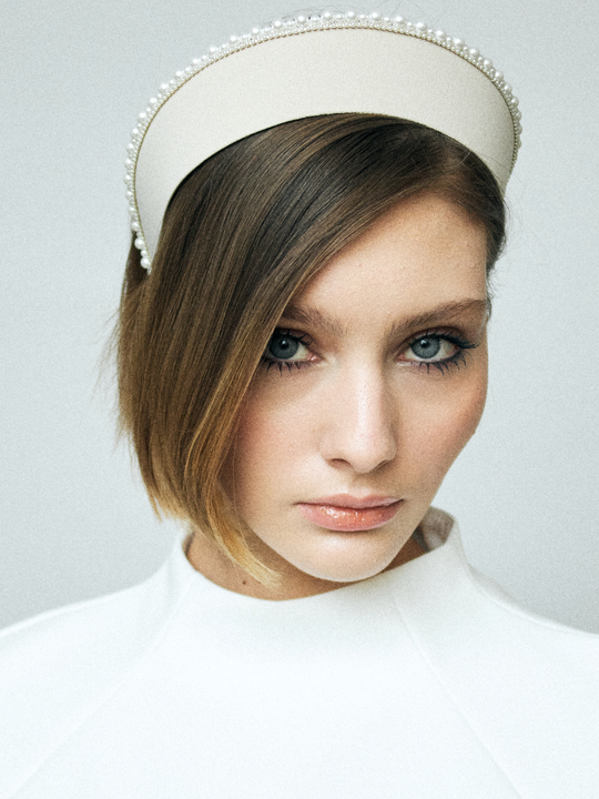 Кокошник молочный с жемчужным декором