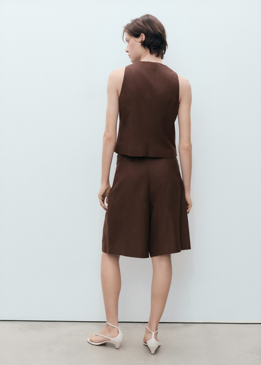 Костюмные бермуды из смесового льна