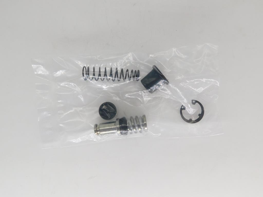ремкомплект переднего тормозного цилиндра Suzuki GSF1250 SkyWave 250/400/650 DL650 SFV650 59600-4585