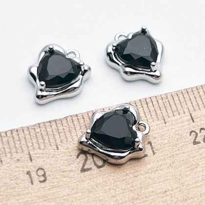 Подвеска Сердце, цвет серебро (родий) + черный, размер 13*10 мм, цена за 1 шт