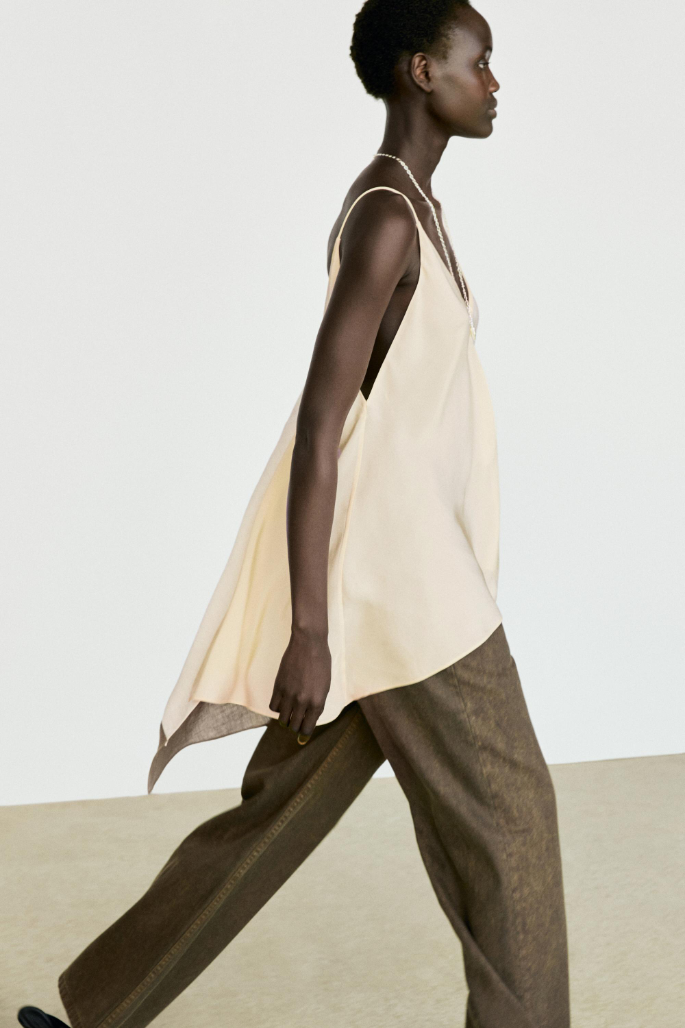 Massimo Dutti Асимметричный струящийся топ на тонких бретелях, натуральный/кремовый