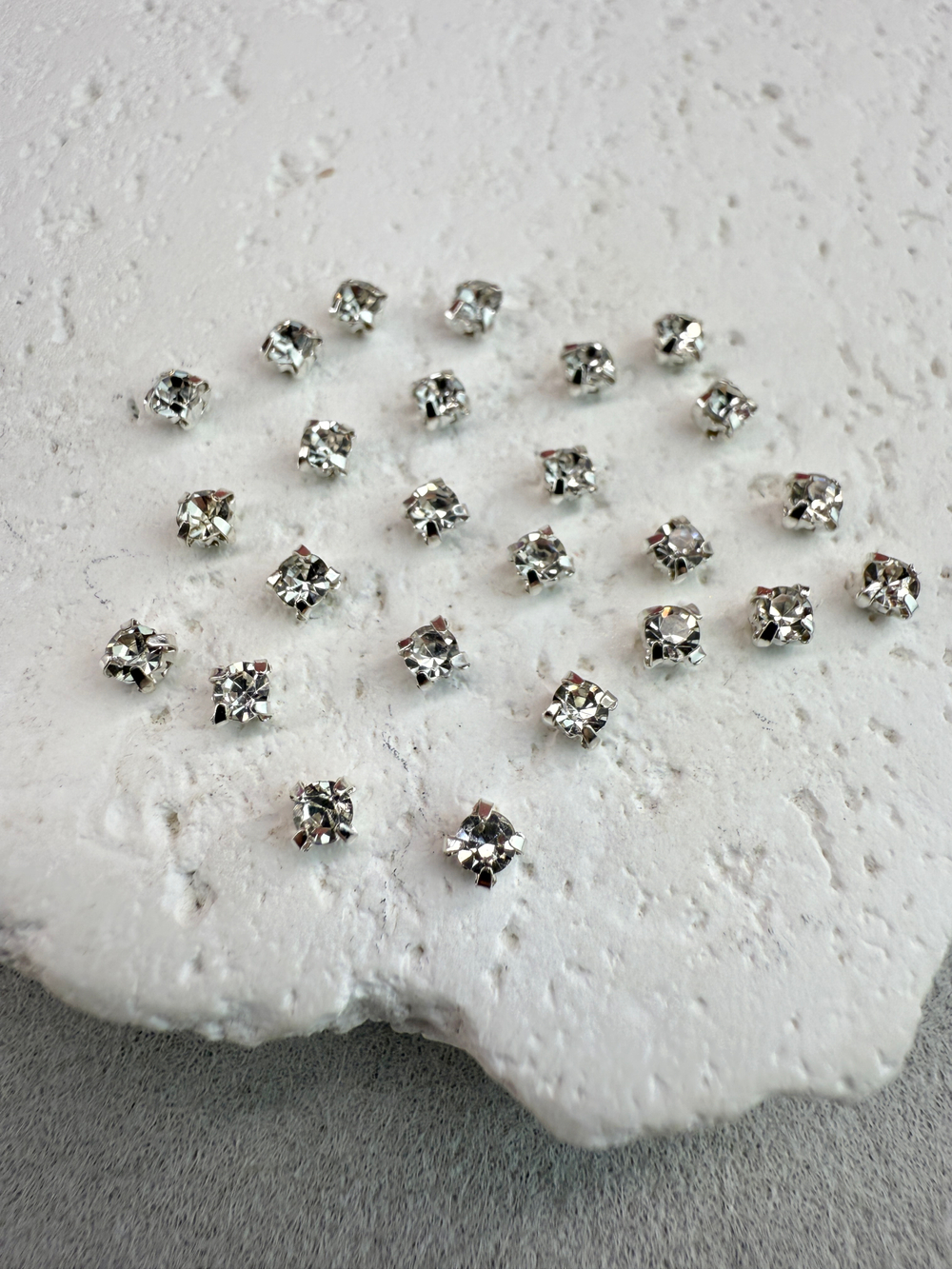 Шатоны 3 мм, Кристалл в серебре, 25 шт