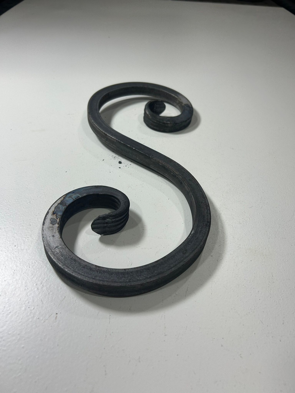 Кованый элемент волюта 130х330мм квадрат полнотелый 14х14мм