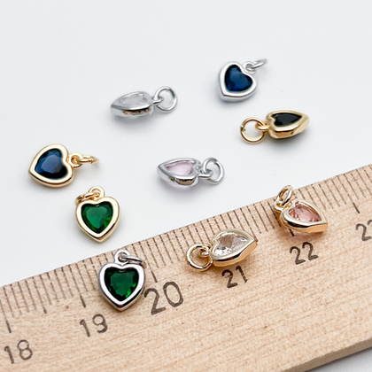 Подвеска Сердце, цвет золото+зеленый, размер 8*6,5 мм, цена за 1 шт