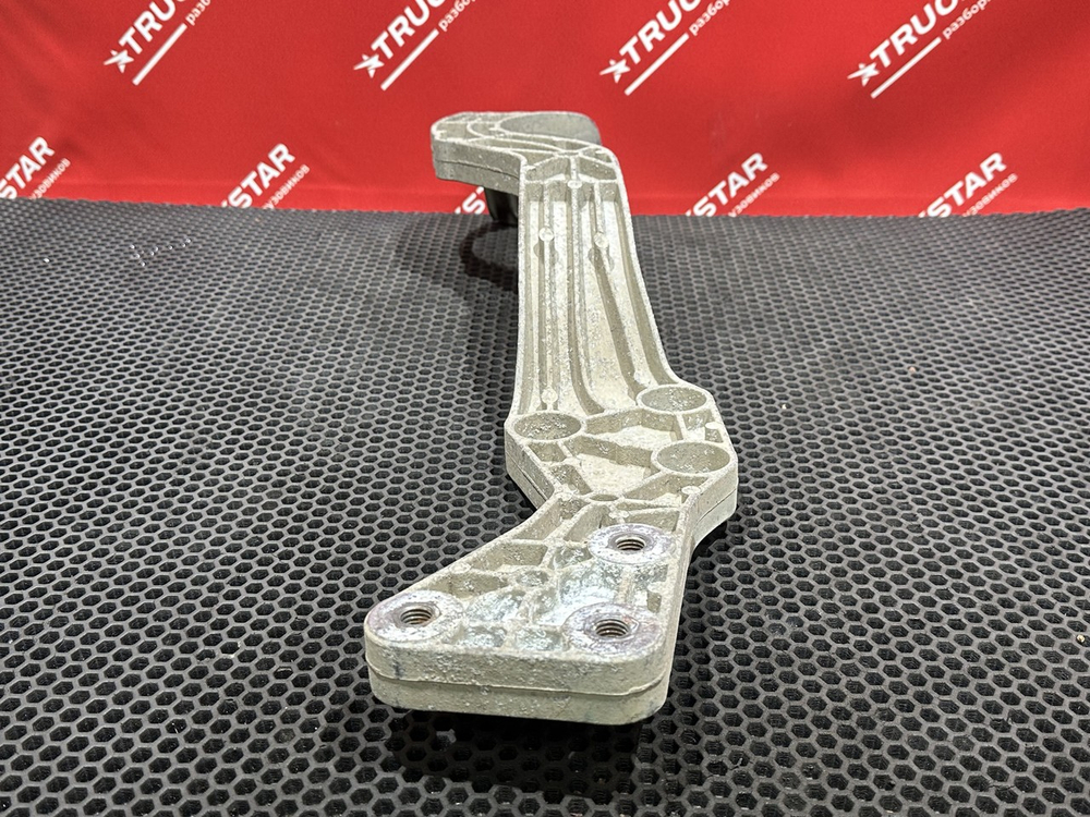 Кронштейн переднего бампера правый 2023г.