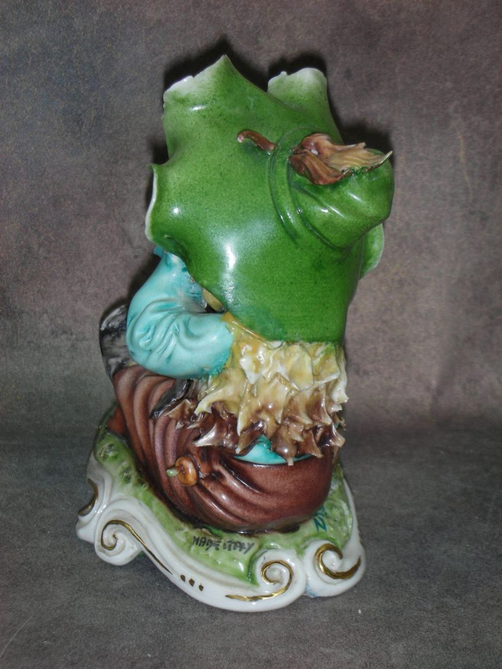 Статуэтка. Фарфор. Игра на дудочке. Capodimonte. Италия