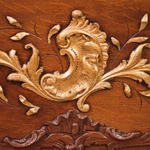 Витрина из дуба с позолотой в стиле Рококо