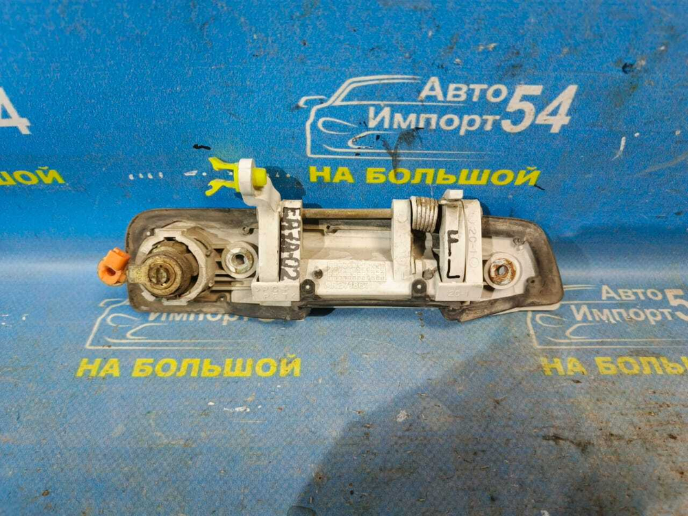 Ручка двери передней левой внешняя MITSUBISHI GALANT 2000